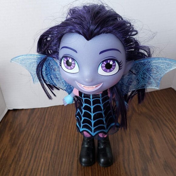 Vamprina Bat-Tastic Talking Light-Up 11" Doll Disney Just Play - Picture 6 of 9